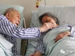 岁月相守：83岁老人喂饭情深，诠释相伴一生的承诺